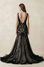 Robe de mariée noire en tulle coupe sirène à décolleté plongeant ornée d’appliqués dos nu - Harana