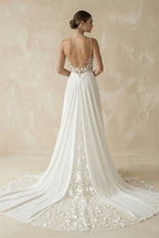 Robe de mariée blanche fourreau satinée à fines bretelles col V dos nu - Harana