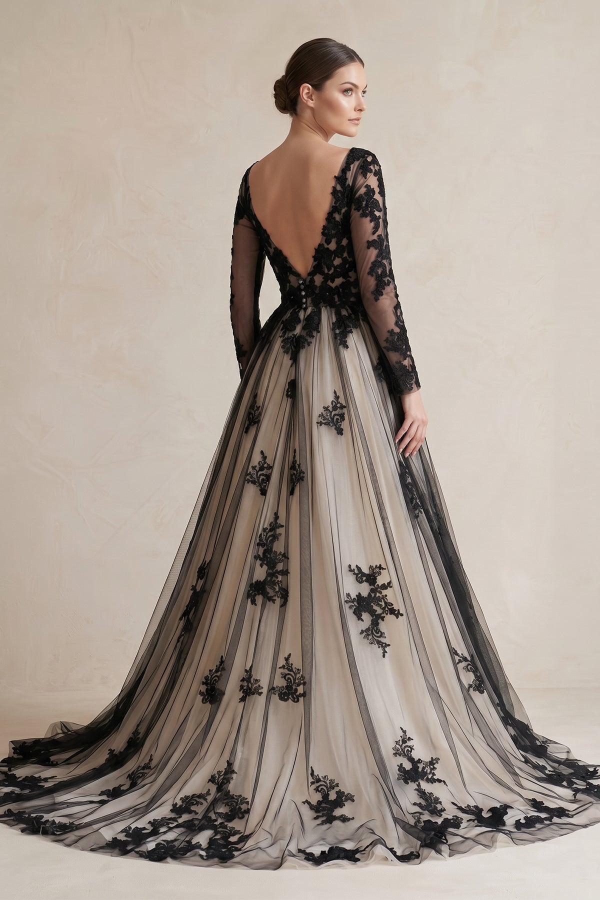 Robe de mariée black & nude longue manches longues à dentelle en tulle - Harana