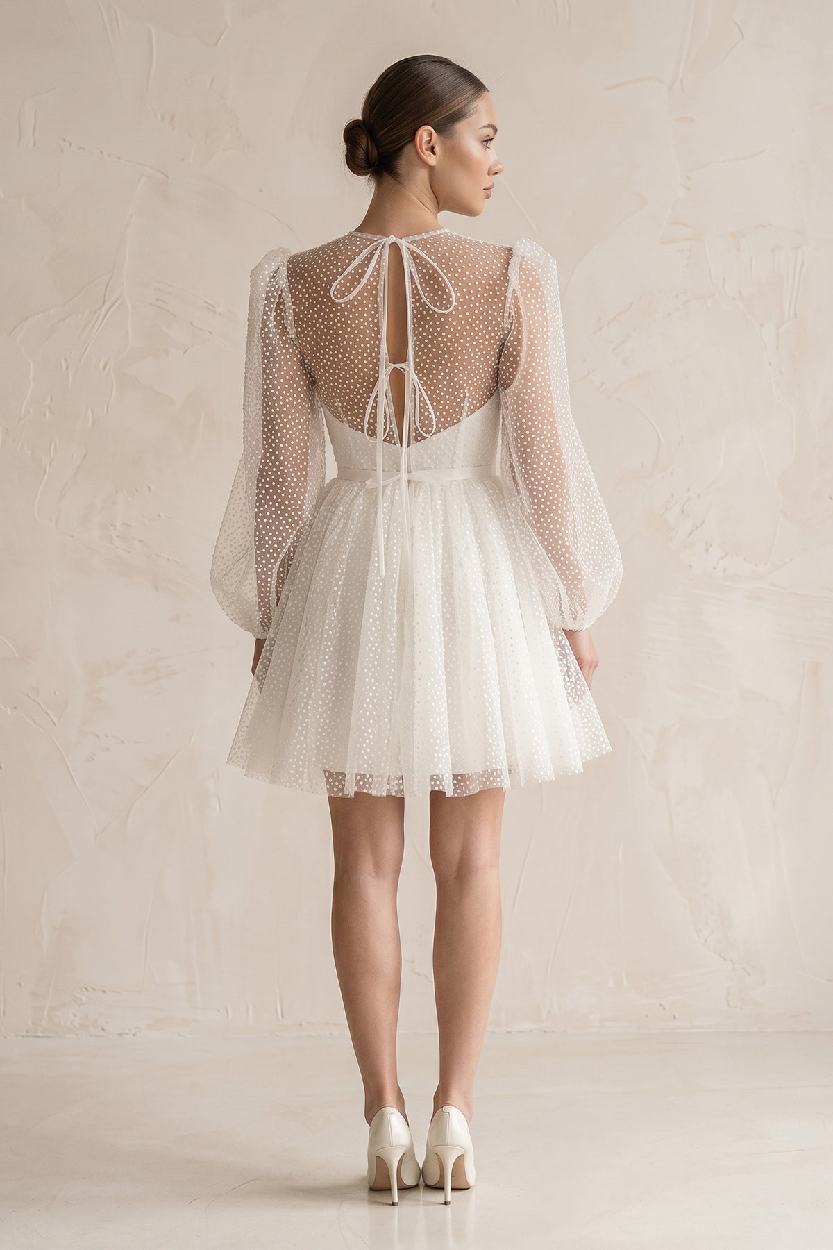 Robe de mariée blanche trapèze en dentelle manches longues effet illusion - Harana