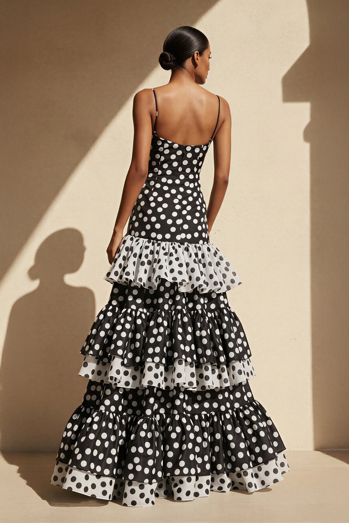 Robe longue black & white coupe sirène à volants - Harana