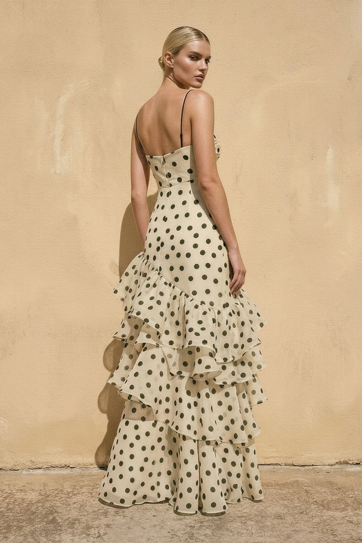 Robe longue champagne à fines bretelles à volants - Harana