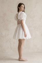 Robe de mariée blanche trapèze en dentelle à appliqués col carré - Harana