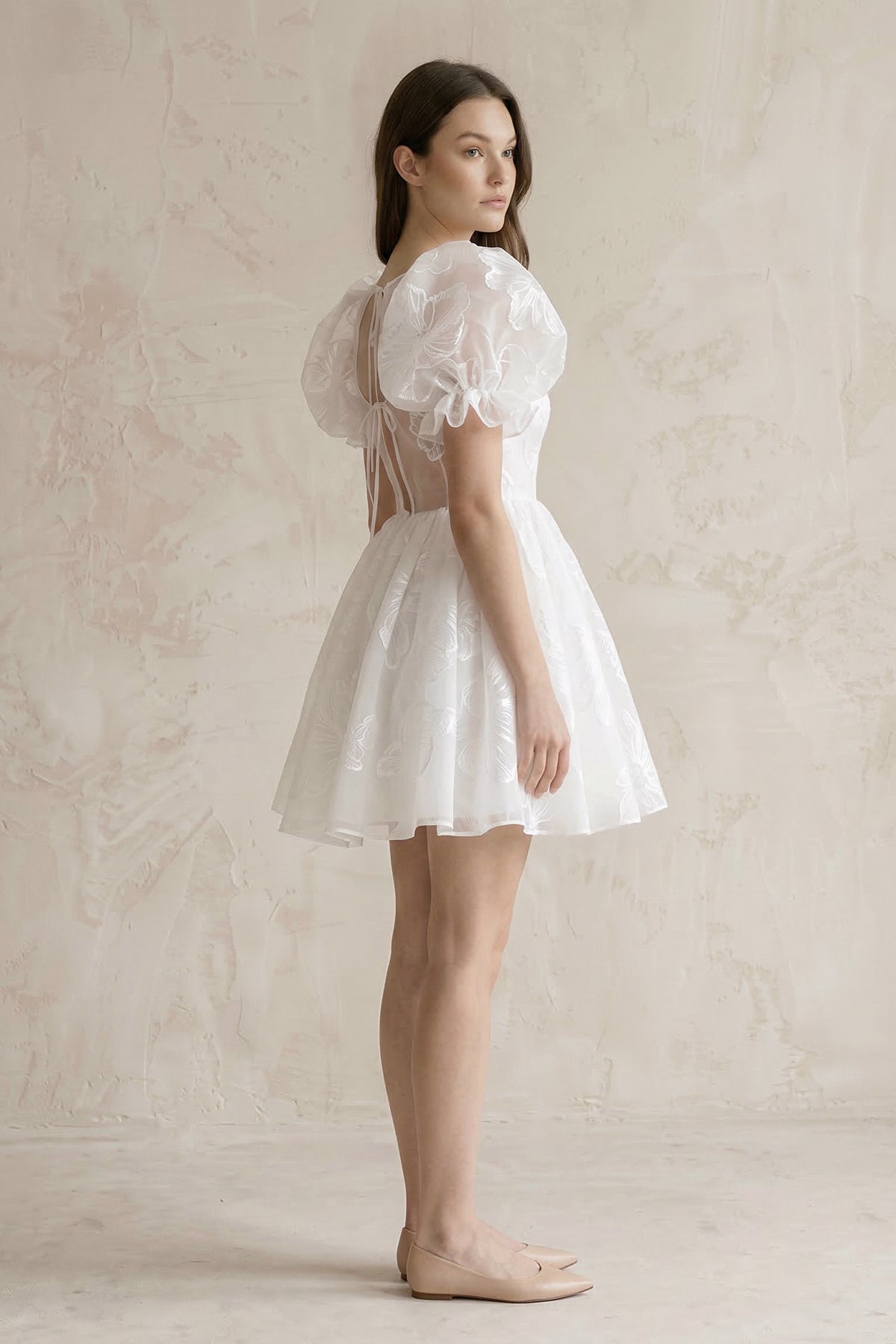 Robe de mariée blanche trapèze en dentelle à appliqués col carré - Harana