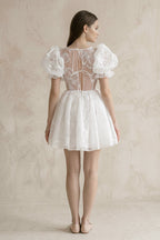 Robe de mariée blanche trapèze en dentelle à appliqués col carré - Harana