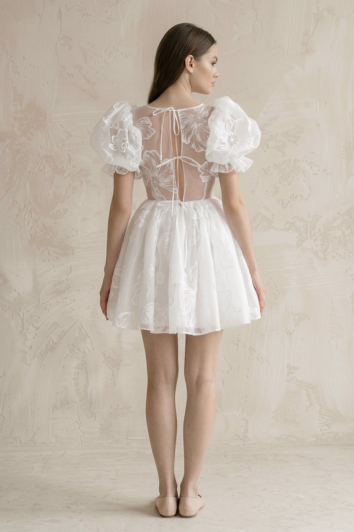 Robe de mariée blanche trapèze en dentelle à appliqués col carré - Harana