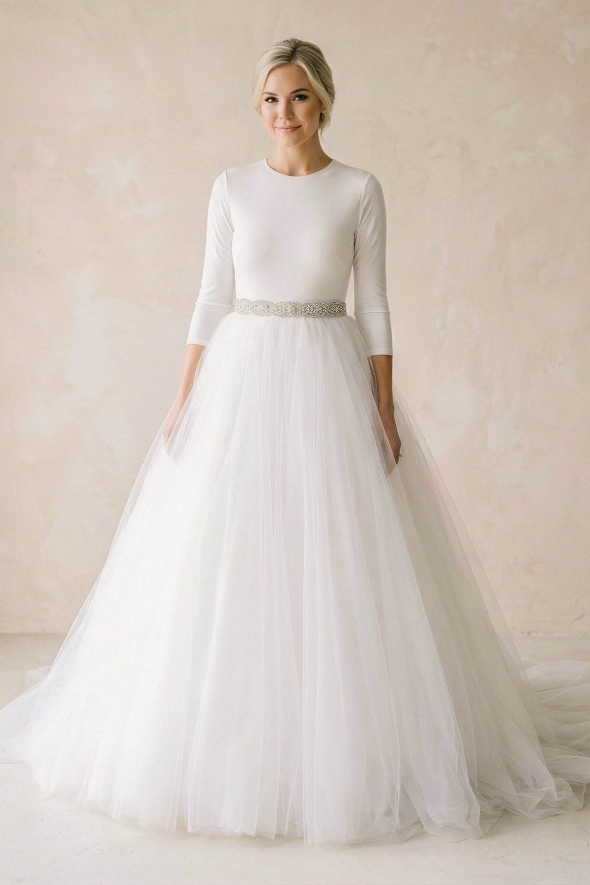 Robe de mariée blanc longue manches longues en tulle coupe trapèze - Harana