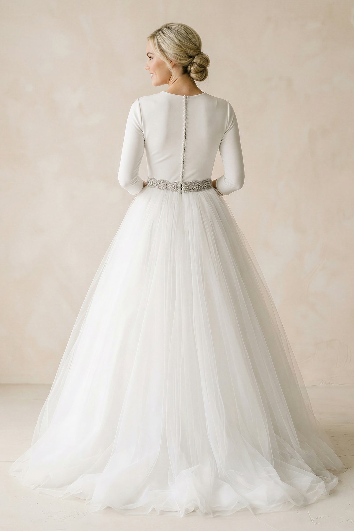 Robe de mariée blanc longue manches longues en tulle coupe trapèze - Harana