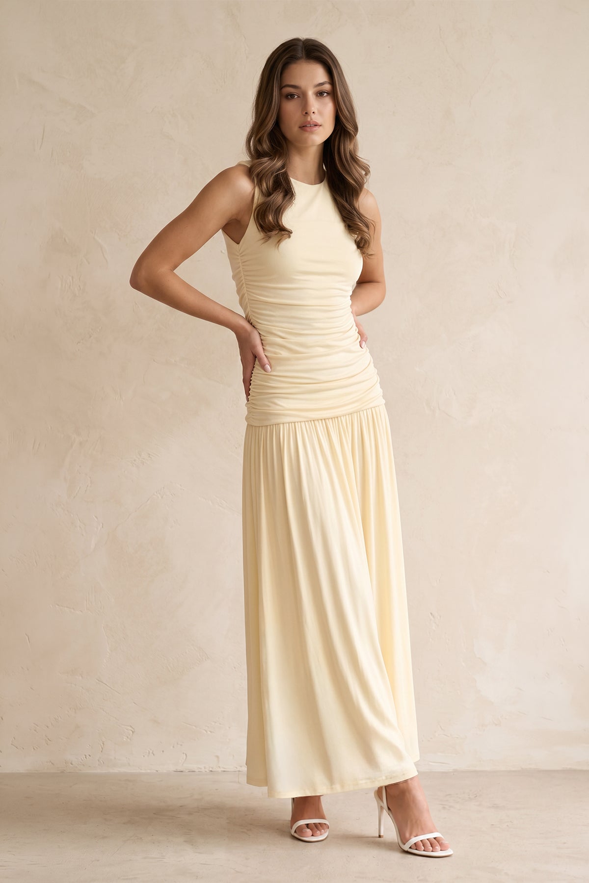 Robe jaune pastel midi coupe trapèze à encolure arrondie effet drapé - Harana