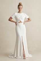 Robe de mariée blanche satinée coupe fourreau à encolure arrondie et manches courtes - Harana