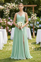 Robe demoiselle d’honneur pale pistachio longue à fines bretelles sans manches avec fente - Harana