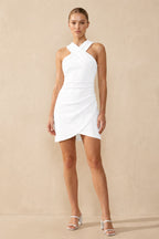 Robe blanche courte coupe fourreau à col licou effet drapé - Harana