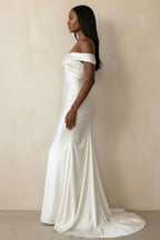 Robe de mariée ivoire satinée coupe sirène à épaules dénudées effet drapé - Harana