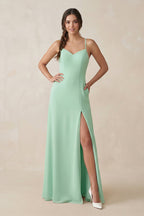 Robe demoiselle d’honneur pale pistachio longue à fines bretelles sans manches avec fente - Harana