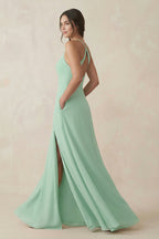 Robe demoiselle d’honneur pale pistachio longue à fines bretelles sans manches avec fente - Harana