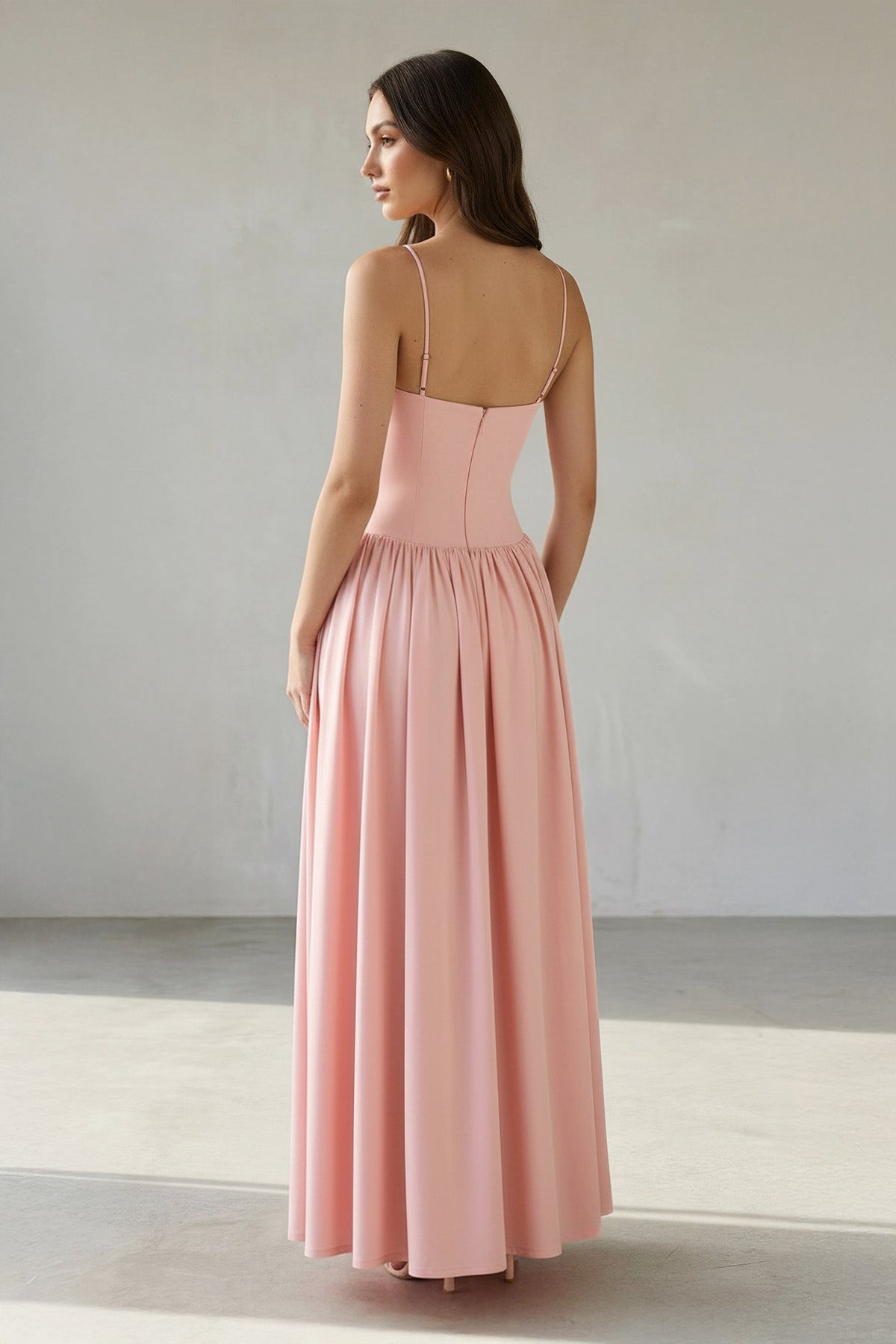 Robe longue rose à fines bretelles effet drapé - Harana