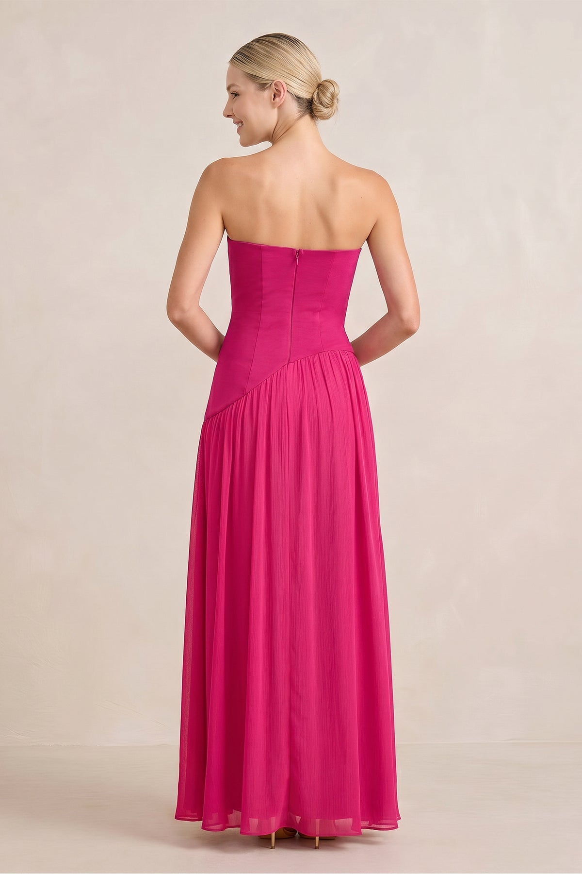 Robe fuchsia longue satinée coupe trapèze bustier effet drapé - Harana