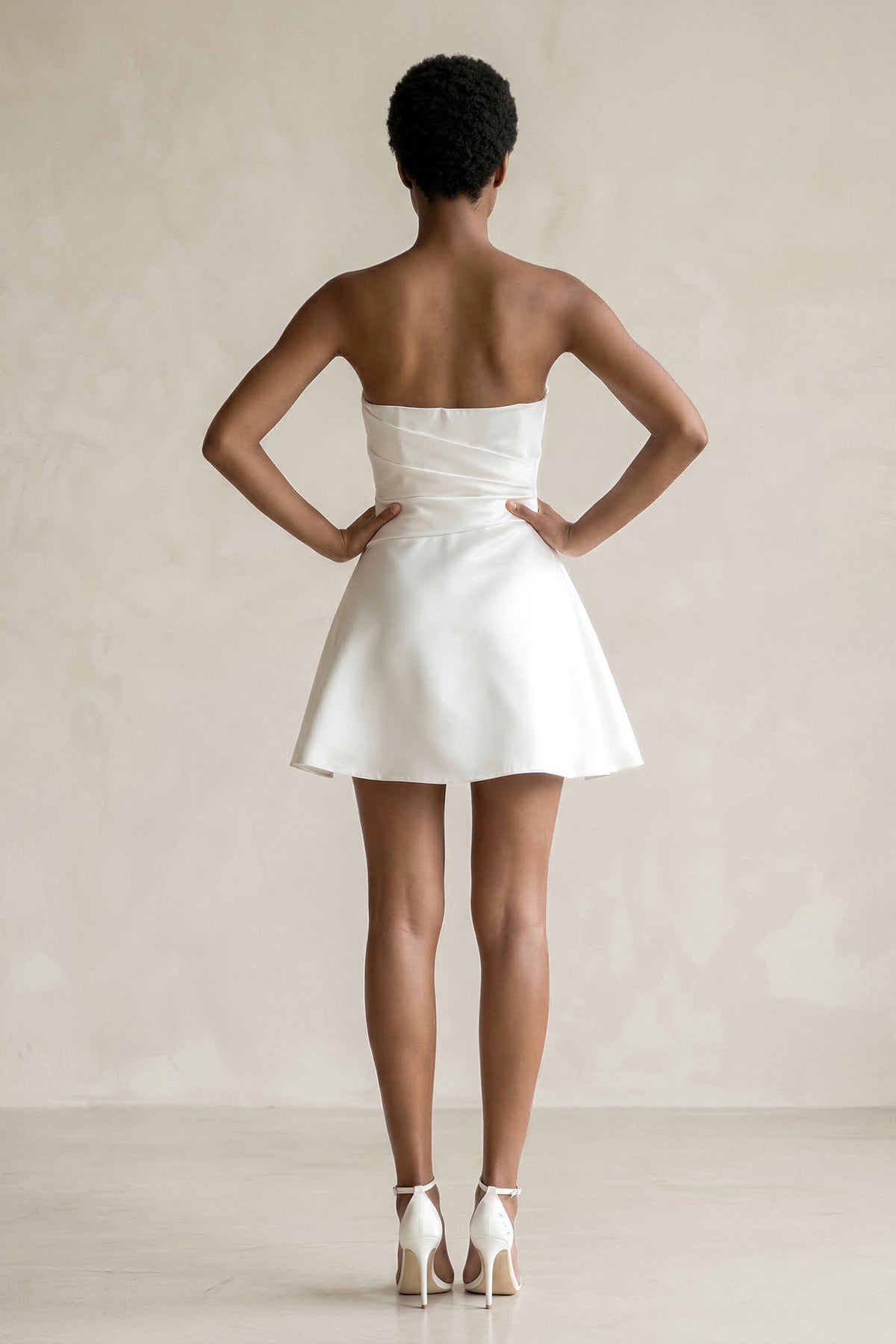 Robe de mariée blanche trapèze en satin bustier sans manches - Harana