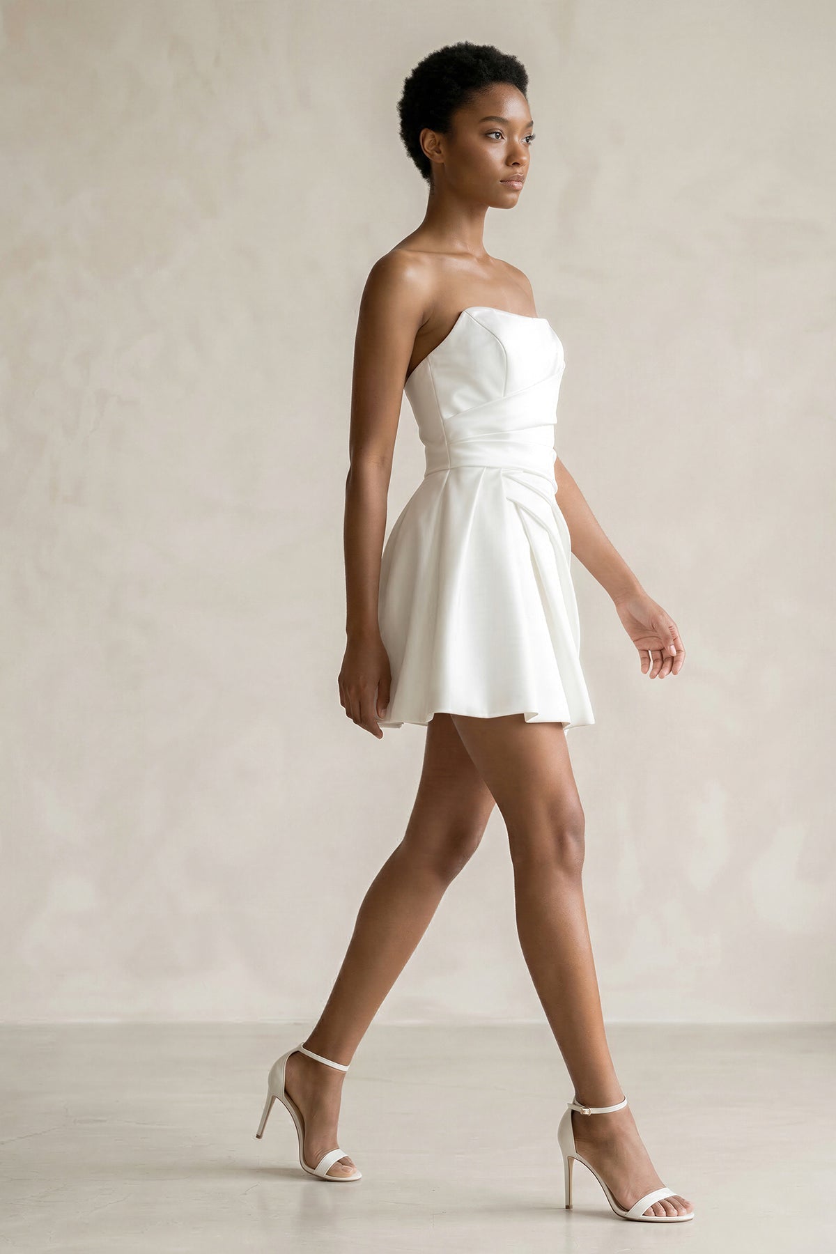 Robe de mariée blanche trapèze en satin bustier sans manches - Harana