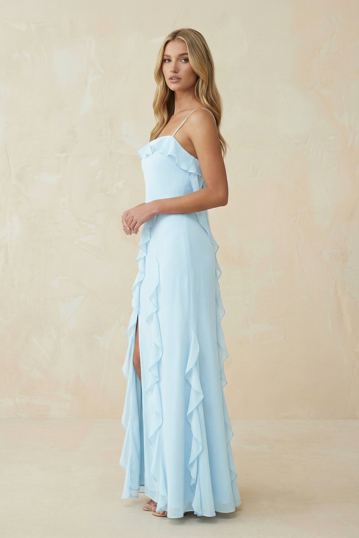 Robe demoiselle d’honneur bleu ciel longue à fines bretelles sans manches avec fente - Harana