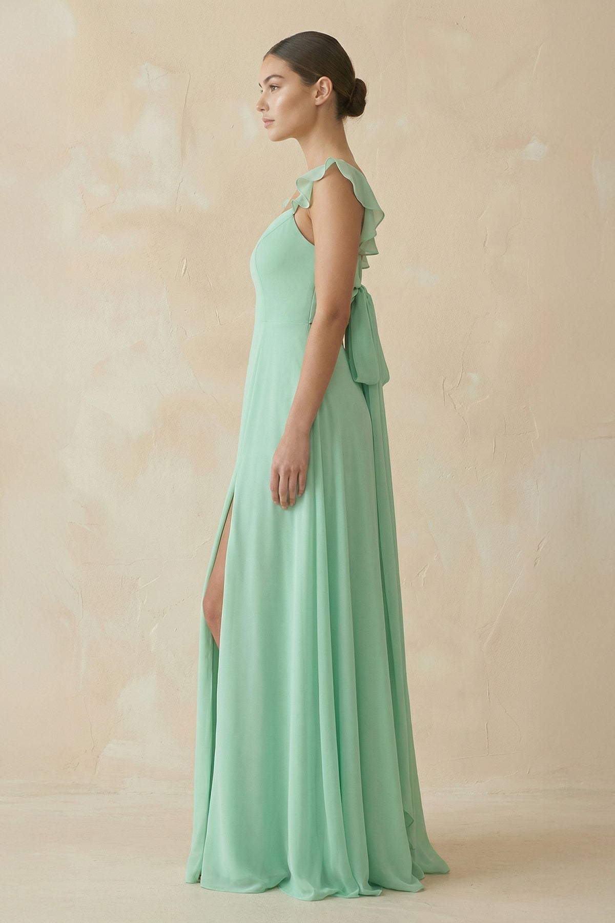 Robe demoiselle d’honneur pale pistachio longue à épaules dénudées à fines bretelles sans manches - Harana
