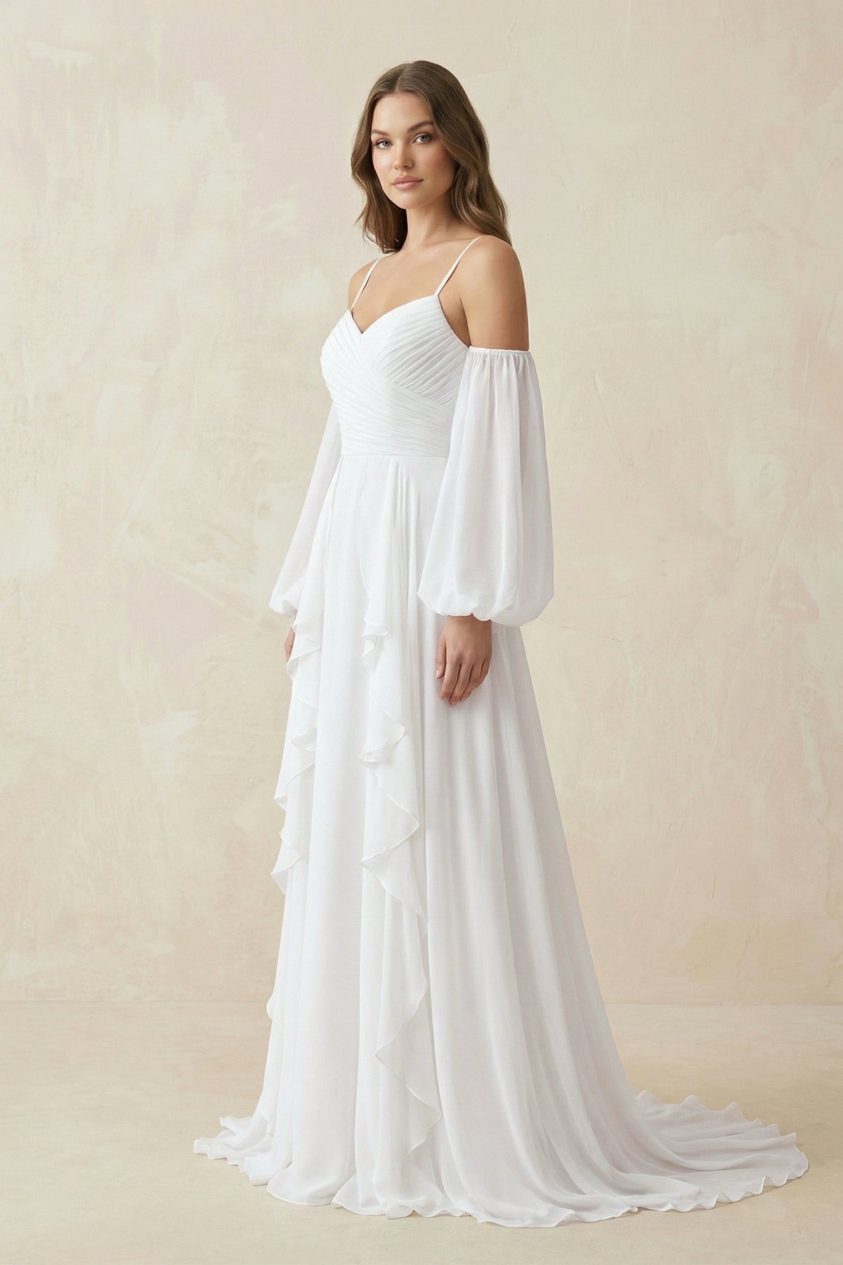 Robe de mariée blanche en mousseline coupe trapèze ornée de volants - Harana