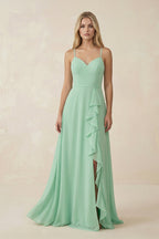 Robe demoiselle d’honneur pale pistachio longue à fines bretelles sans manches avec fente - Harana