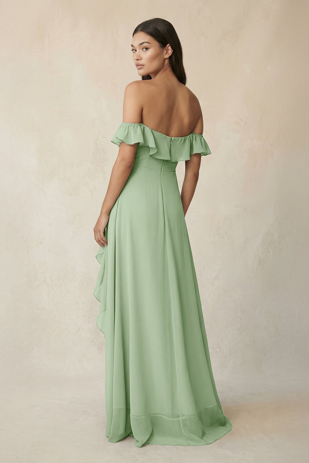 Robe demoiselle d’honneur vert sauge longue à épaules dénudées avec fente effet drapé - Harana