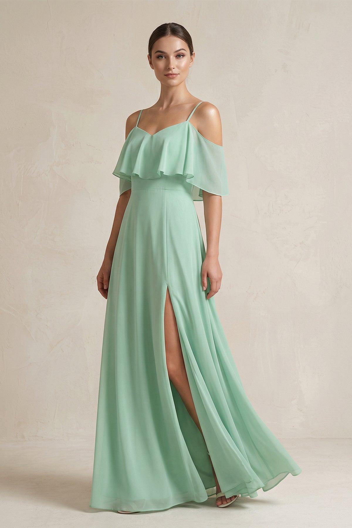 Robe demoiselle d’honneur pale pistachio longue à épaules dénudées manches courtes avec fente - Harana