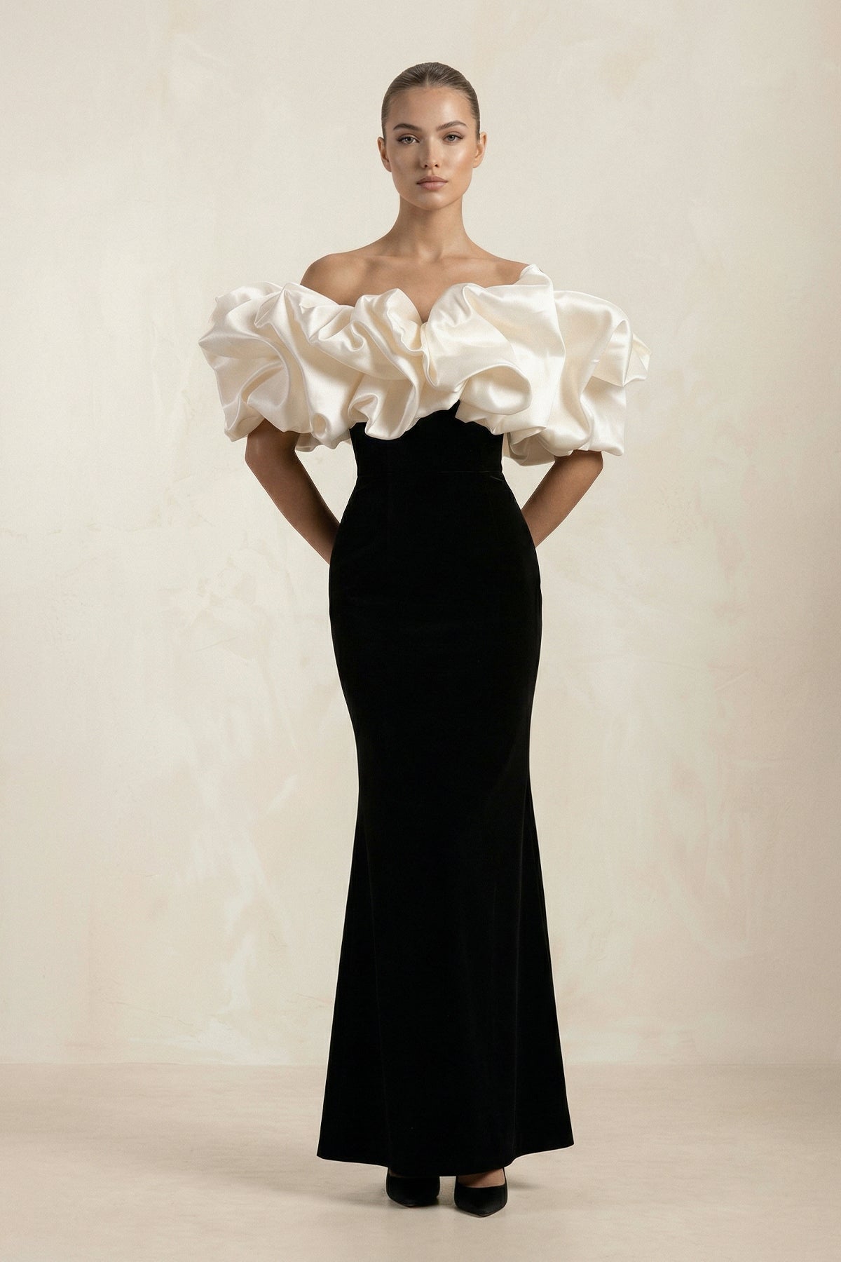 Robe longue noire satinée à épaules dénudées - Harana