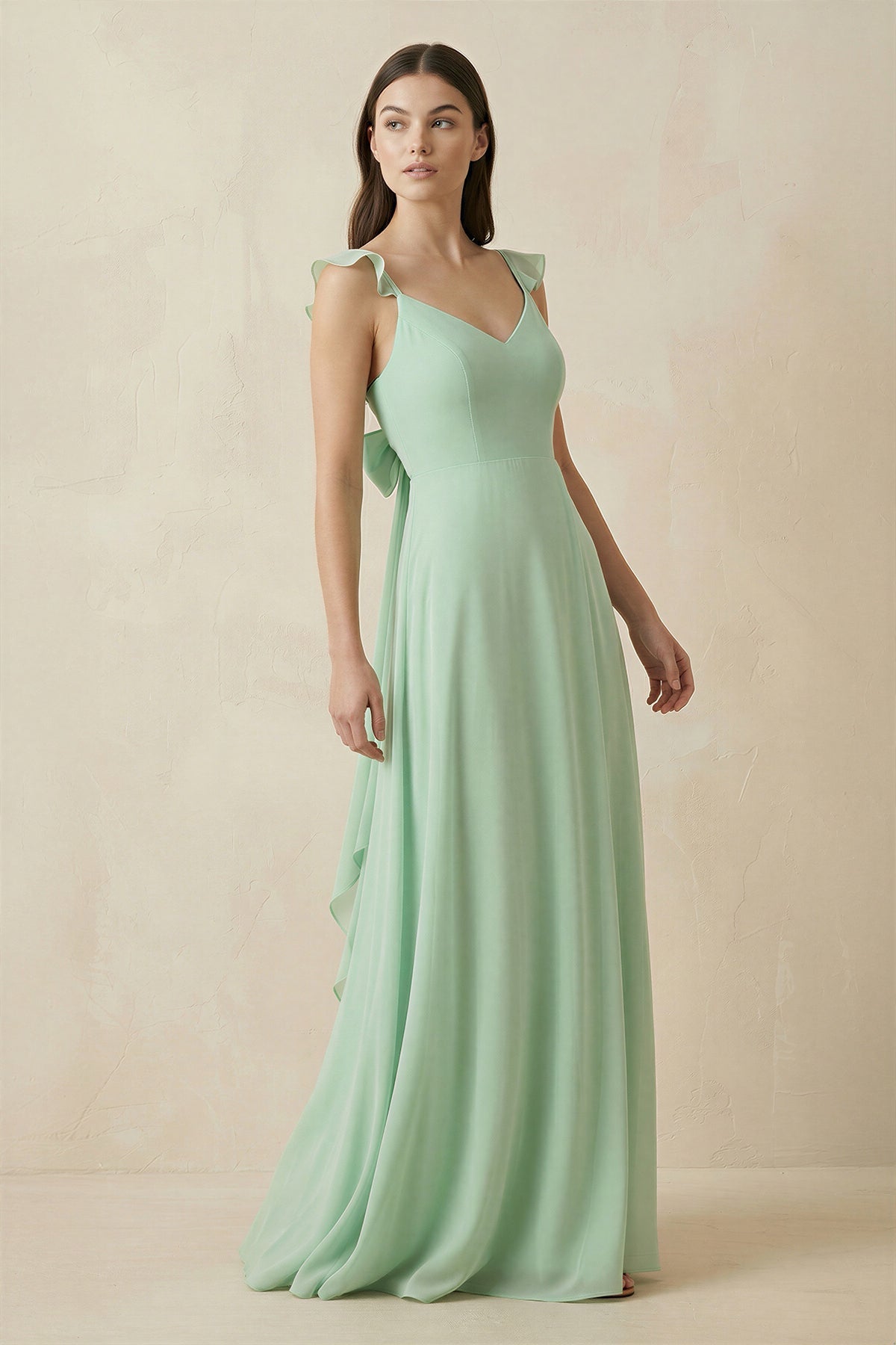 Robe demoiselle d’honneur pale pistachio longue à fines bretelles sans manches avec fente - Harana