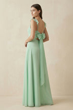 Robe demoiselle d’honneur pale pistachio longue à fines bretelles sans manches avec fente - Harana