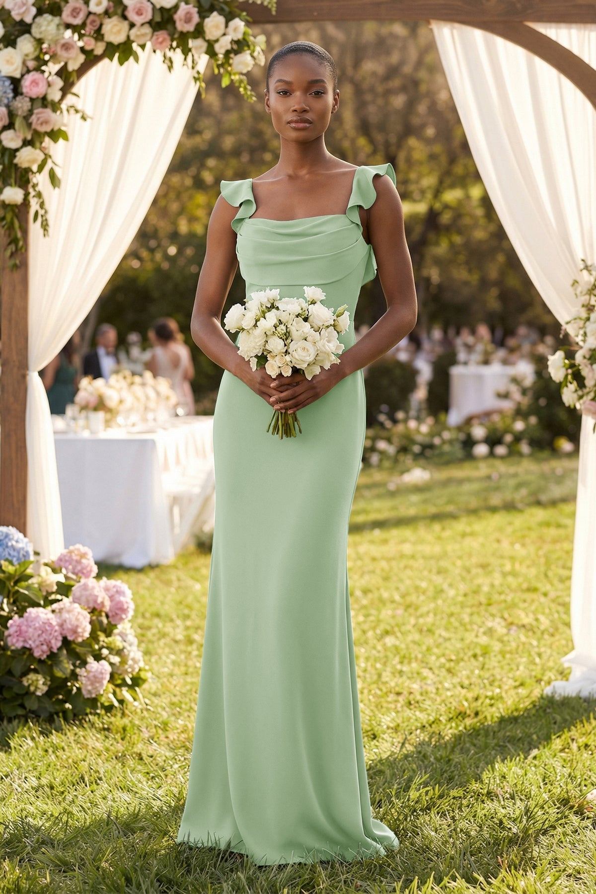 Robe demoiselle d’honneur vert sauge longue effet drapé à volants satinée - Harana