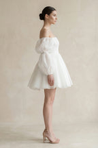 Robe de mariée courte blanc en tulle à épaules dénudées à manches longues - Harana