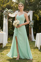 Robe demoiselle d’honneur pale pistachio longue à fines bretelles sans manches avec fente - Harana