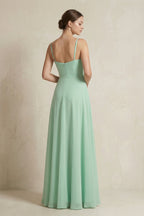Robe demoiselle d’honneur pale pistachio longue à fines bretelles sans manches avec fente - Harana