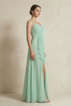 Robe demoiselle d’honneur pale pistachio longue à fines bretelles sans manches avec fente - Harana