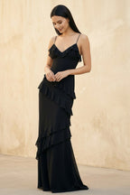 Robe longue noir à fines bretelles à volants - Harana