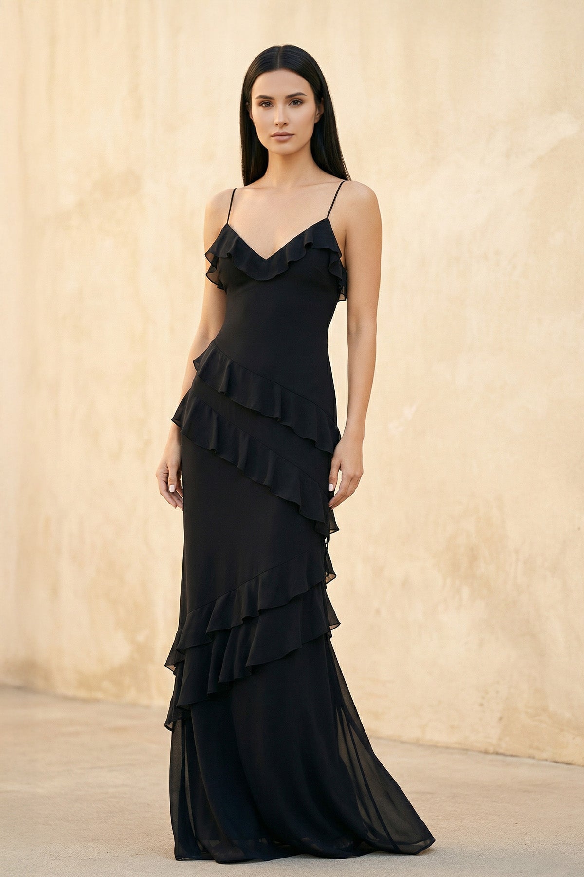 Robe longue noir à fines bretelles à volants - Harana