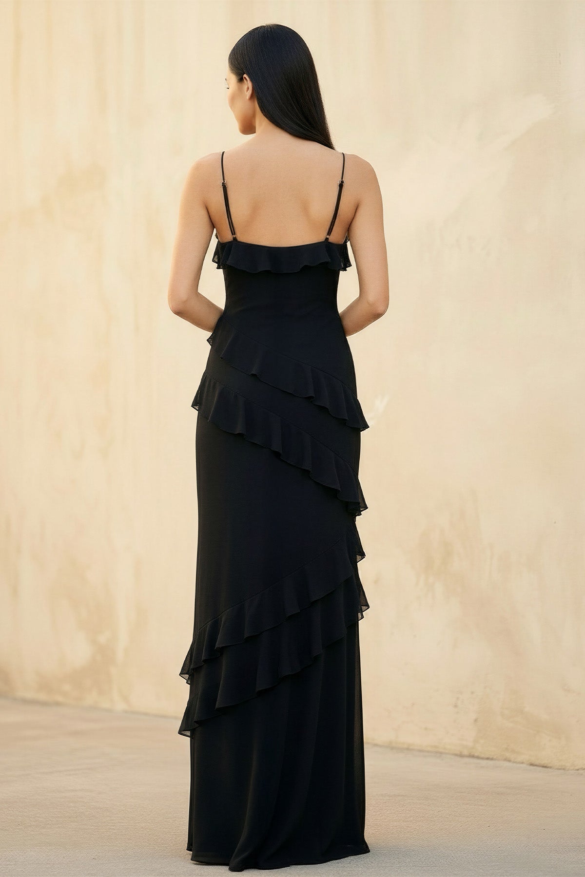 Robe longue noir à fines bretelles à volants - Harana