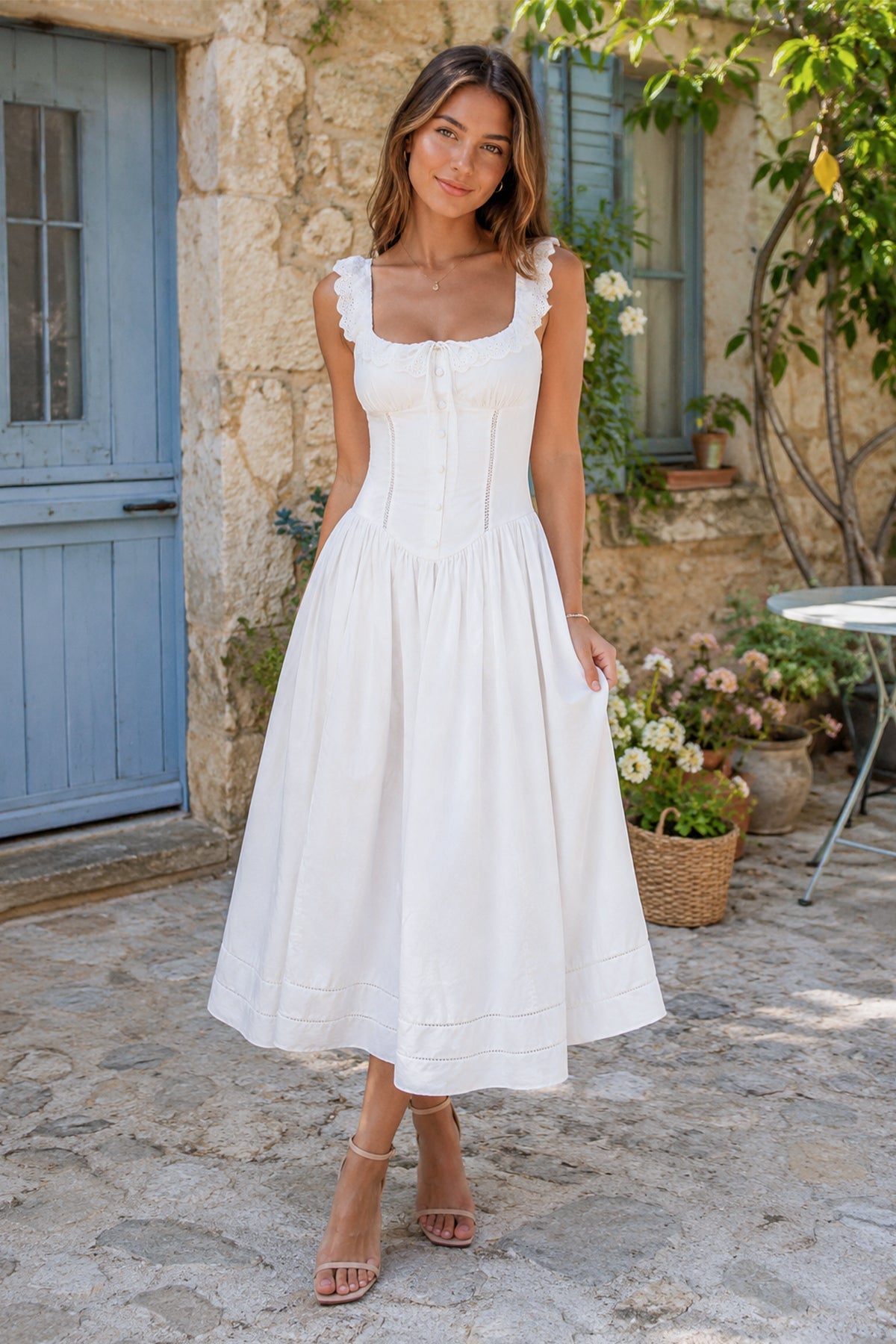 Robe blanche midi en coton coupe trapèze à encolure carrée ornée de volants - Harana