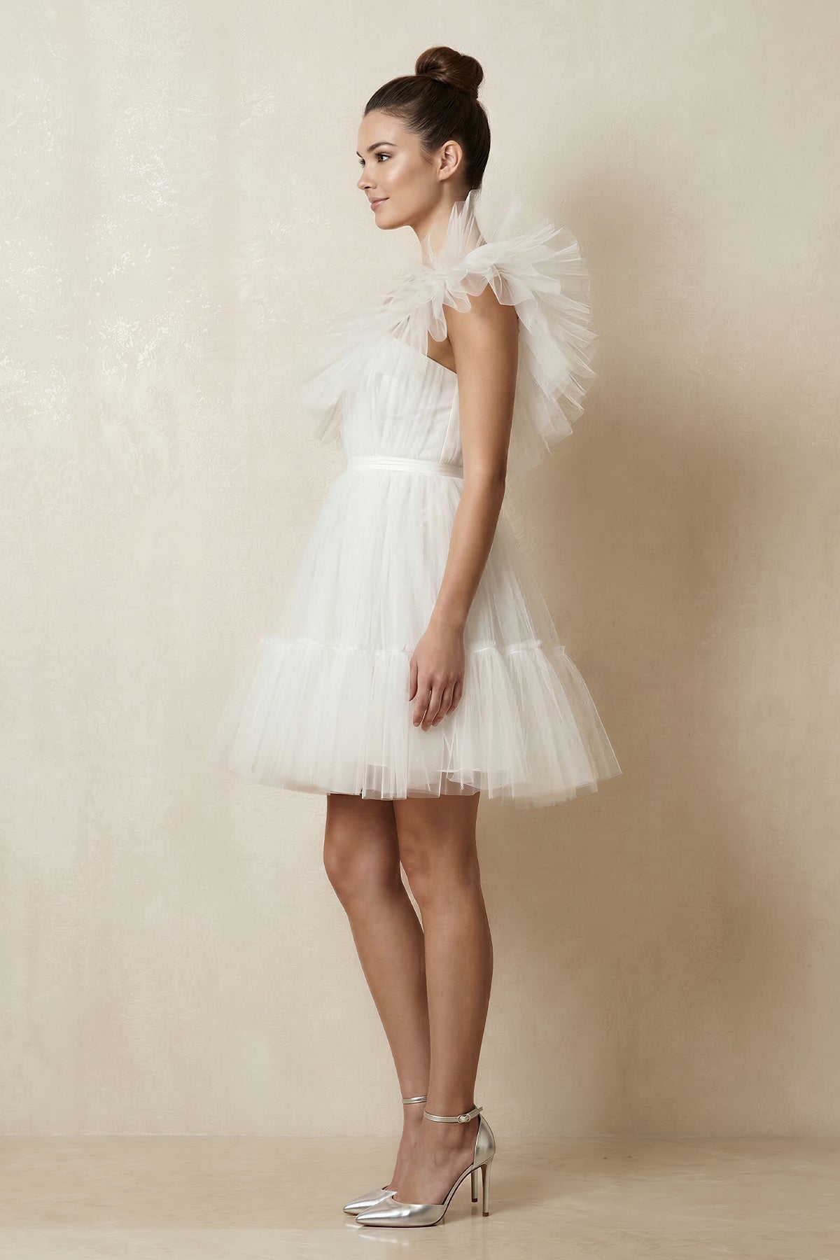 Robe de mariée ivoire trapèze en satin à corset à volants - Harana
