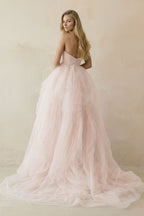 Robe de mariée rose trapèze en tulle décolleté cœur sans manches - Harana