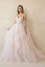 Robe de mariée rose trapèze en tulle décolleté cœur sans manches - Harana