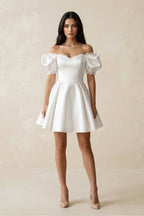 Robe de mariée courte blanc satinée à épaules dénudées dos nu - Harana