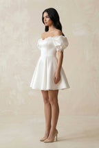 Robe de mariée courte blanc satinée à épaules dénudées dos nu - Harana