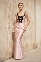 Robe longue rose satinée avec nœud - Harana