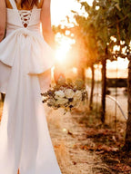 Robe de mariée ivoire satinée coupe fourreau avec nœud - Harana