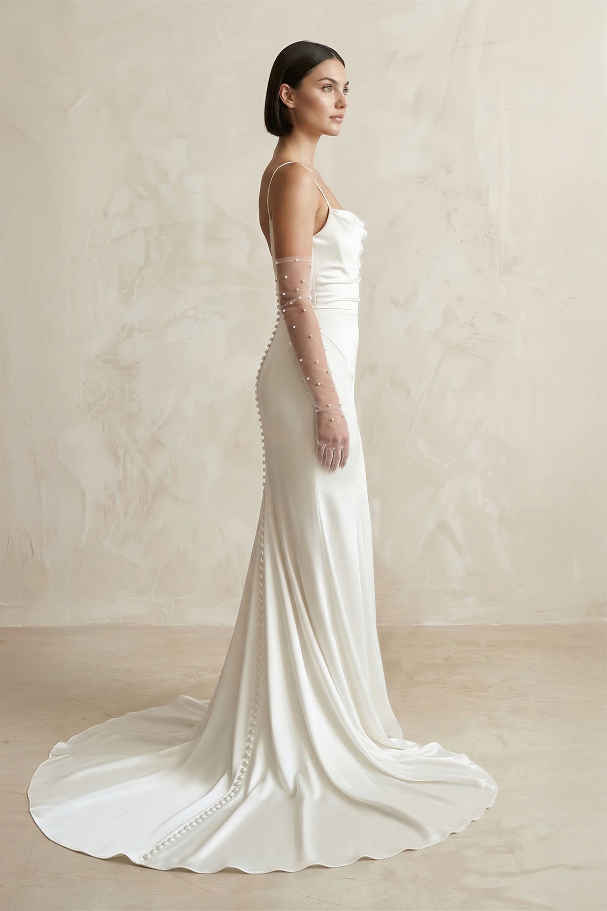 Robe de mariée blanche satinée coupe sirène à fines bretelles - Harana