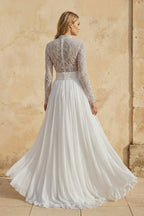 Robe de mariée blanche et nude trapèze en mousseline manches longues perlée - Harana